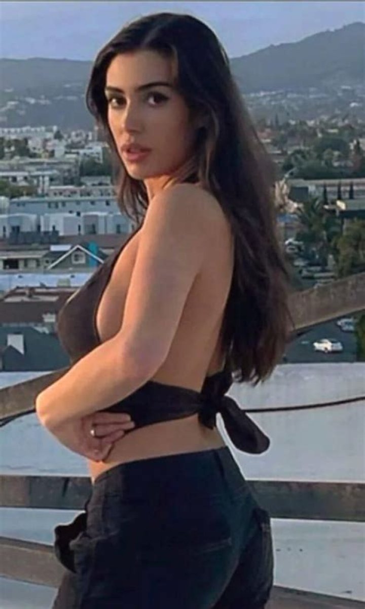 Bianca Censori's Long Hair: A Deep Dive into Her Unique Style and Influence