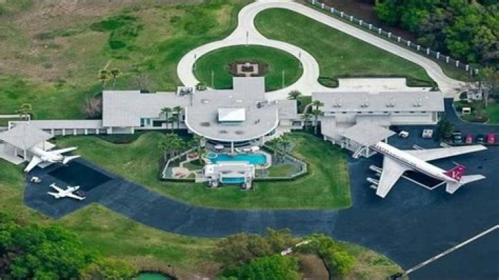Exploring the Casa de John Travolta: A Glimpse into Celebrity Living