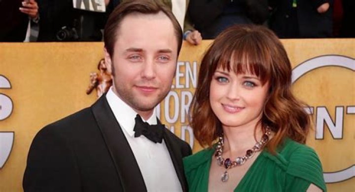Did Alexis Bledel Date Dean in Real Life? Unpacking the Gilmore Girls Romance Rumors
