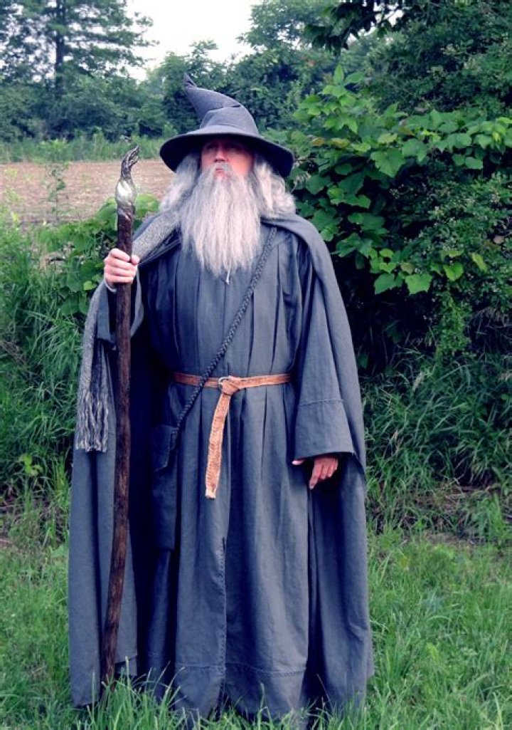 How to Create an Epic DIY Gandalf Costume: The Ultimate Guide