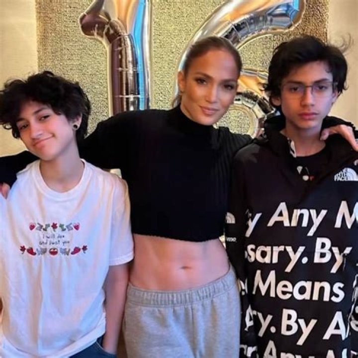 Does Frankie Muniz Have 17 Kids? Unraveling the Truth Behind the Rumors