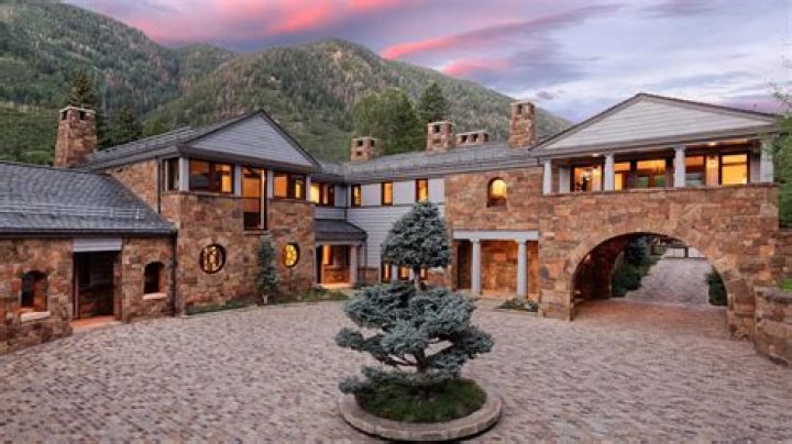 Does Martina Navratilova Have a House in Aspen? Unraveling the Mystery