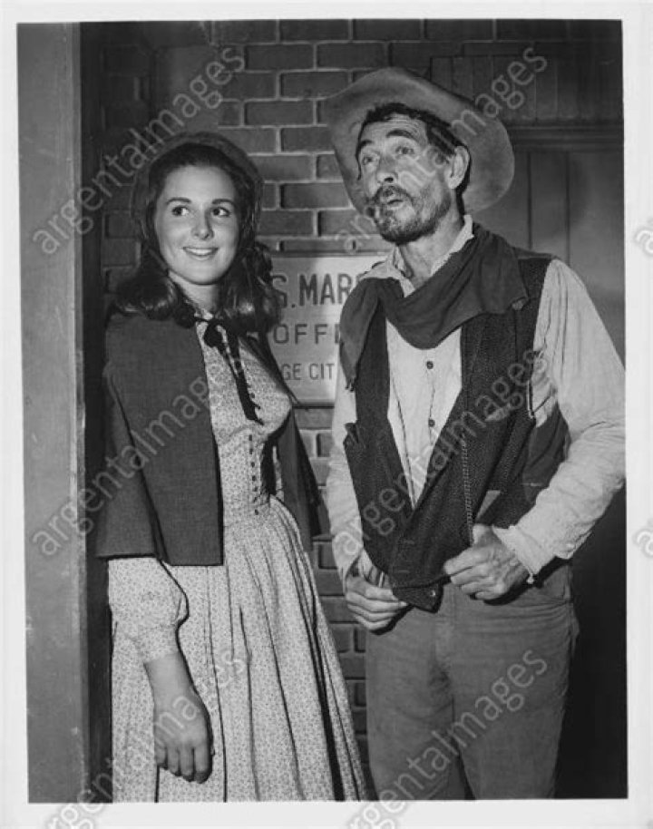 Exploring the Life and Legacy of Jenny Lee Arness: A Comprehensive Biography