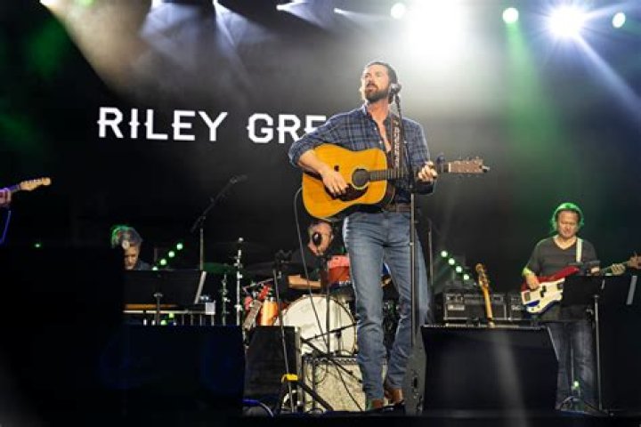 Finding Your Spot: The Riley Green Concert Experience