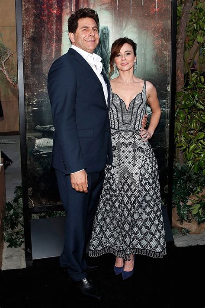 Who is the Husband of Linda Cardellini's Baby? Unveiling the Family Life