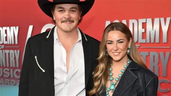 Zach Top Wife Picture: Unveiling the Story Behind the Famous Image